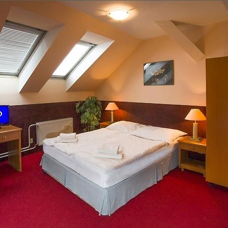 A Plus Hotel & Hostel Prague Exterior photo