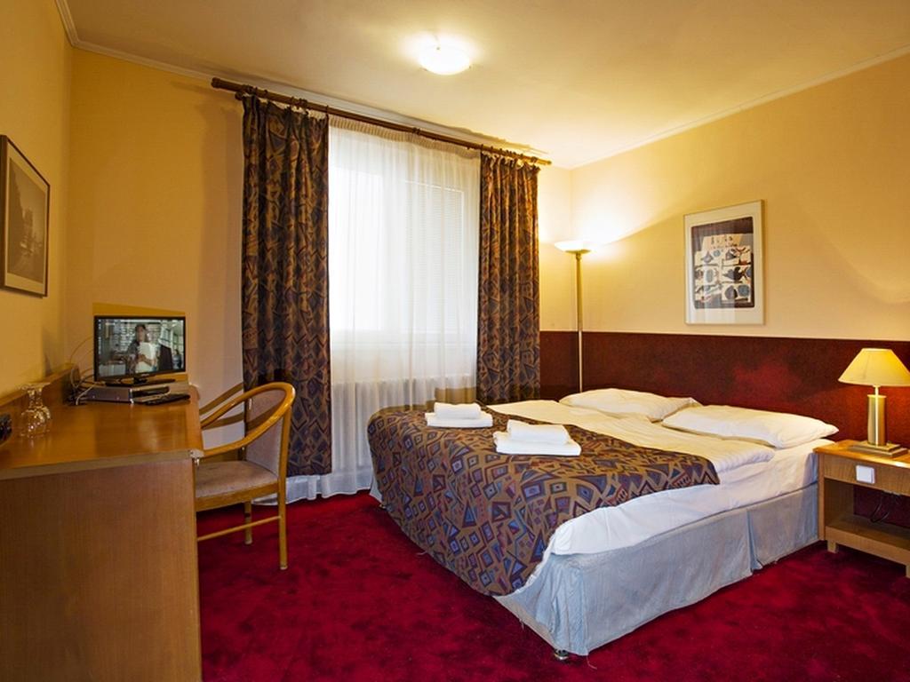A Plus Hotel & Hostel Prague Exterior photo
