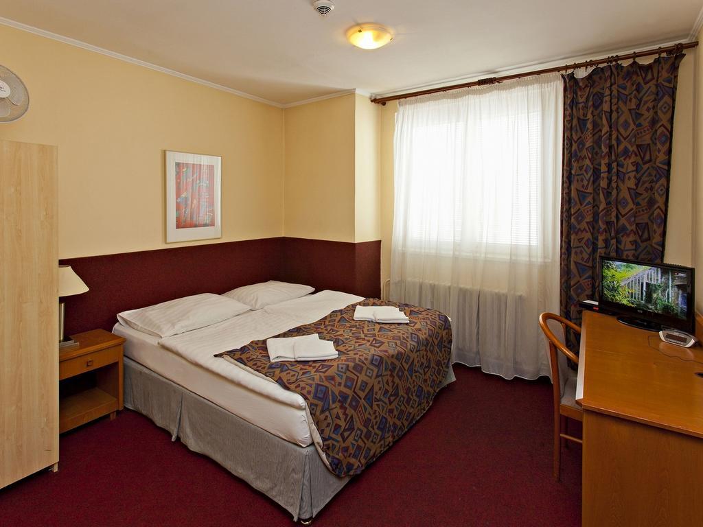 A Plus Hotel & Hostel Prague Exterior photo