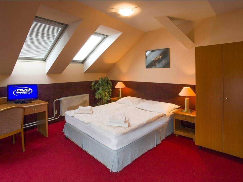 A Plus Hotel & Hostel Prague Exterior photo