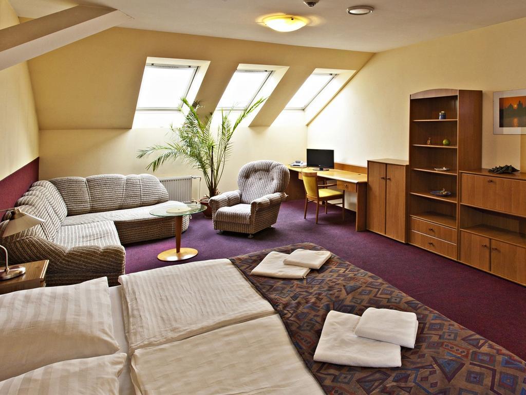 A Plus Hotel & Hostel Prague Exterior photo