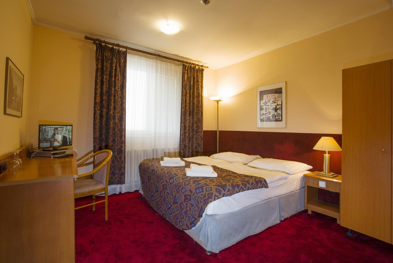 A Plus Hotel & Hostel Prague Exterior photo