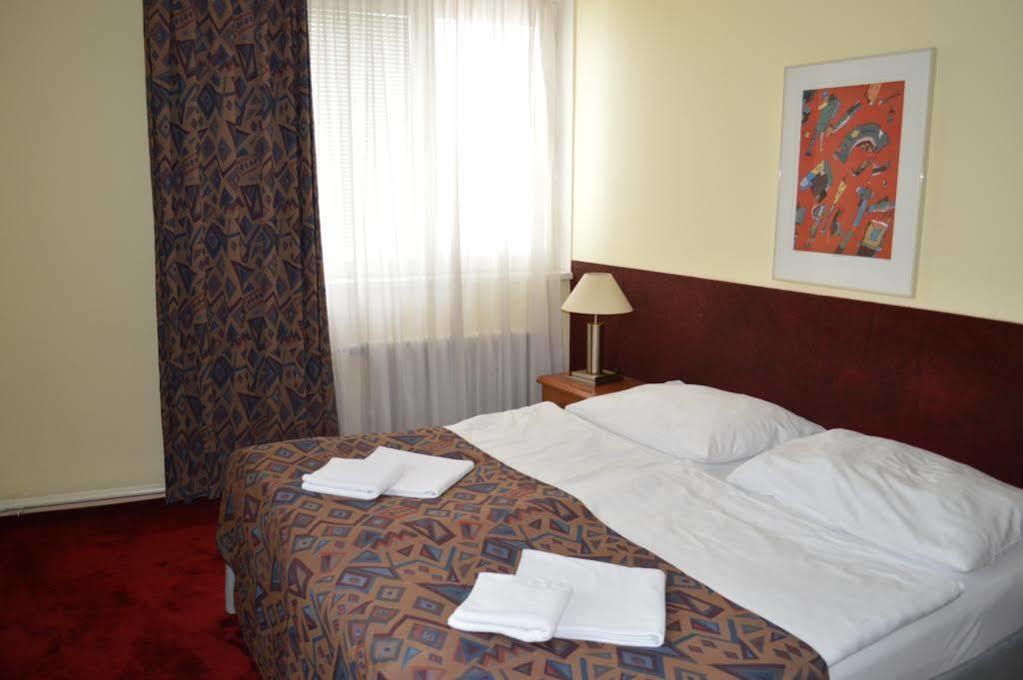 A Plus Hotel & Hostel Prague Exterior photo