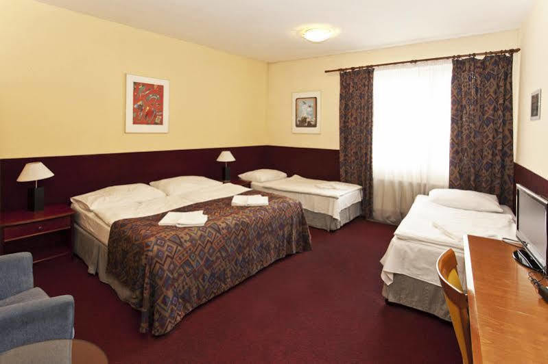 A Plus Hotel & Hostel Prague Exterior photo